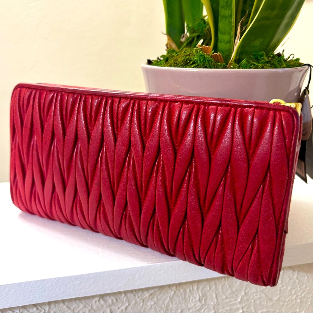 Miu Miu Large Matelassé Nappa Red Leather Long Wallet Zip Closure - Picture 2 of 9